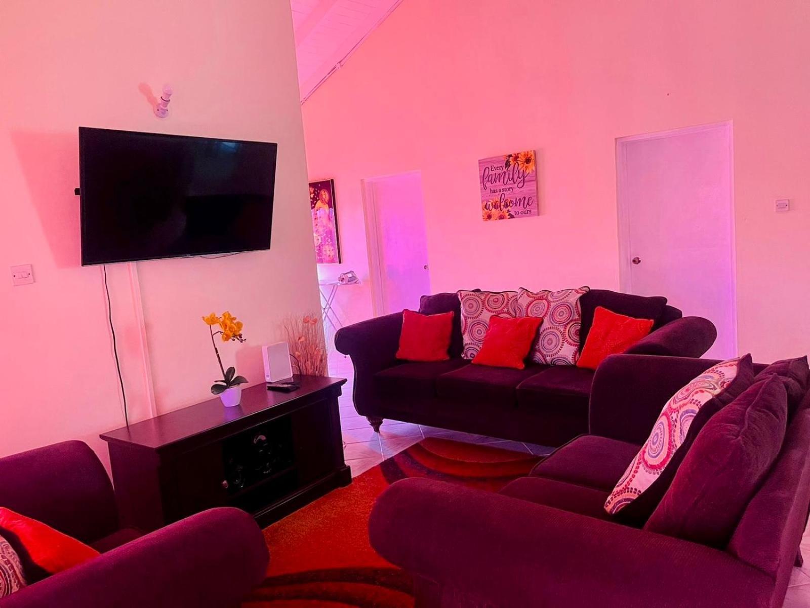 Castle Berry Apartments Кингстаун Экстерьер фото