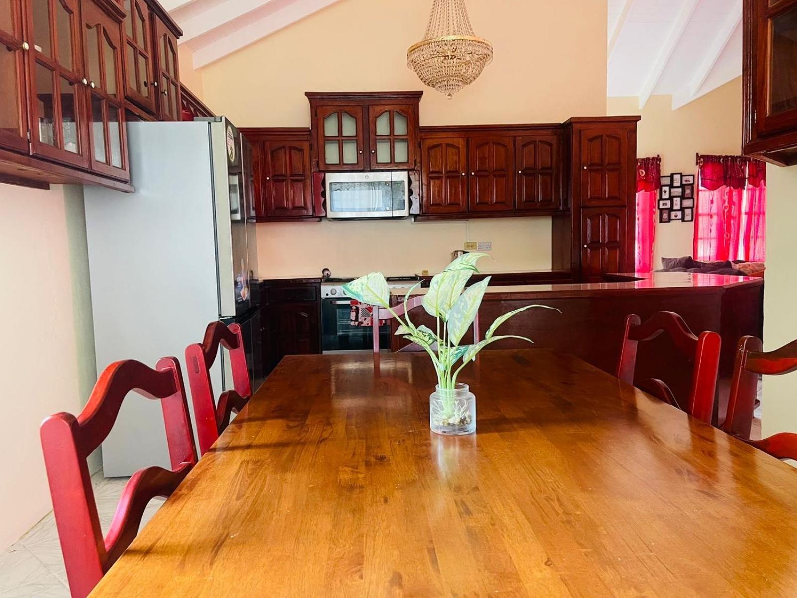 Castle Berry Apartments Кингстаун Экстерьер фото