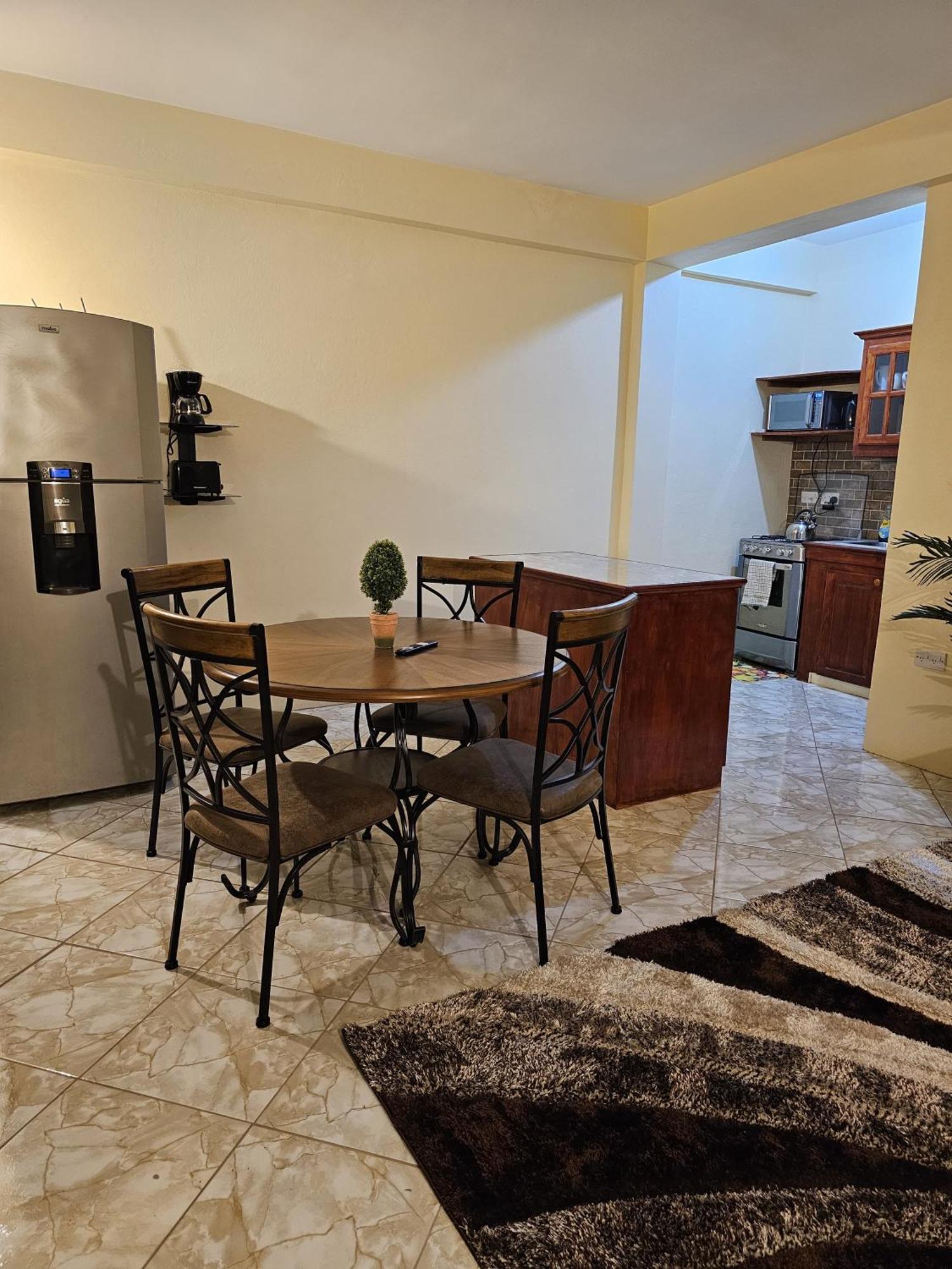Castle Berry Apartments Кингстаун Экстерьер фото