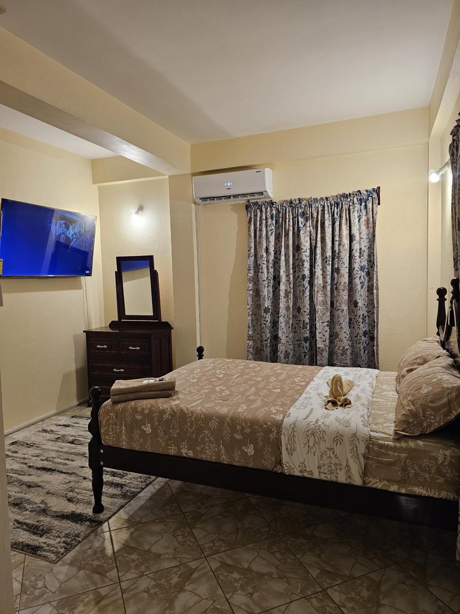 Castle Berry Apartments Кингстаун Экстерьер фото