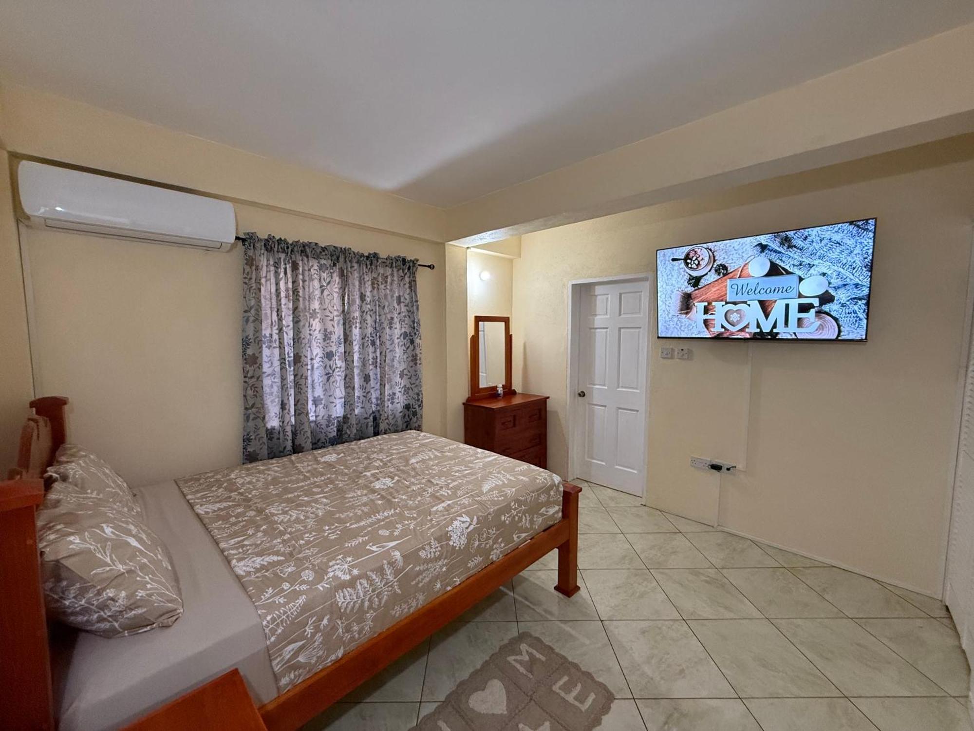 Castle Berry Apartments Кингстаун Экстерьер фото
